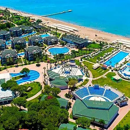 אתר נופש Tui Magic Life Masmavi באלאק